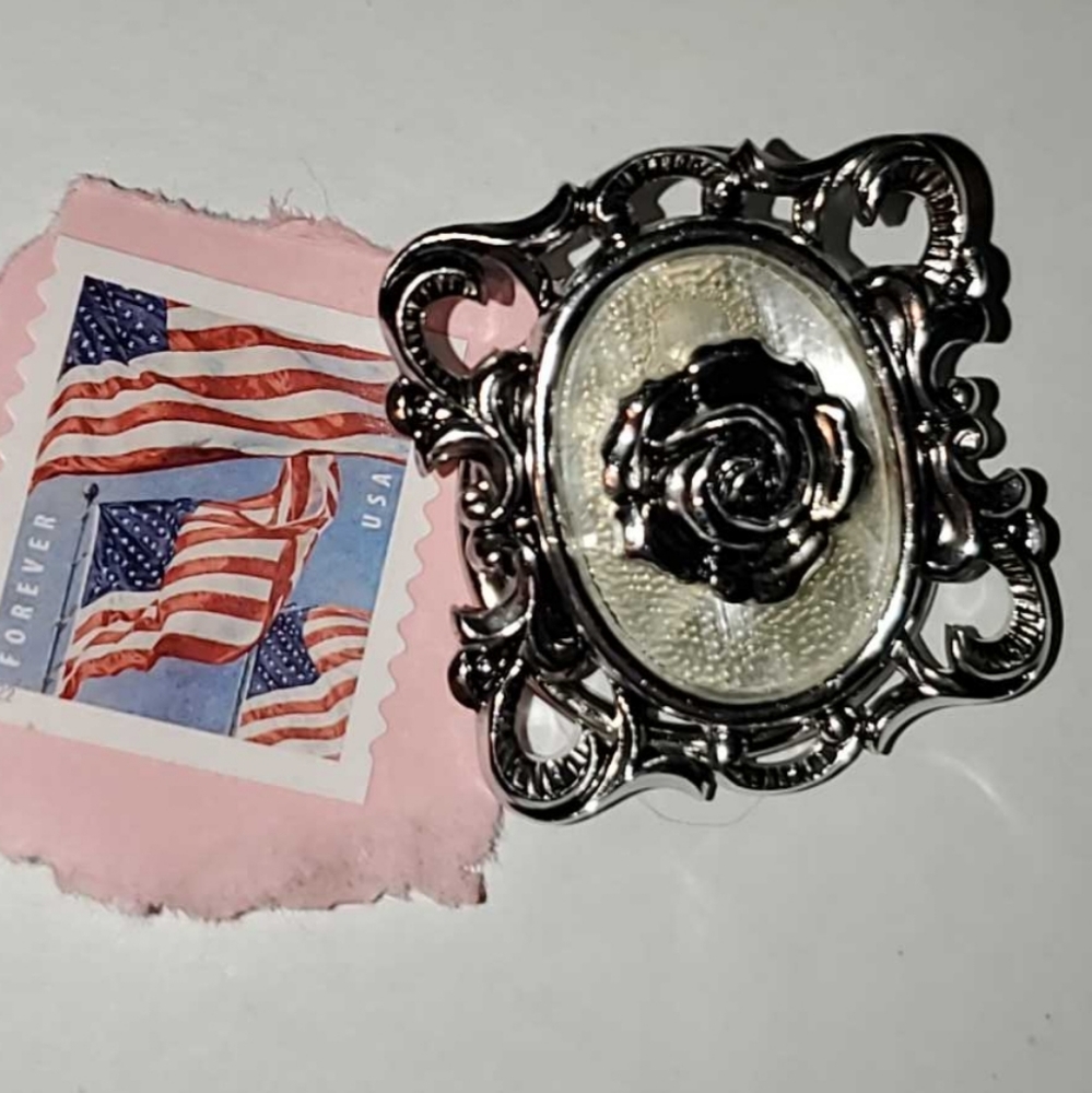 ANTIQUE SILVER Scarf Clip Raised Center Rose on Mother of Pearl Fancy Frame - Picture 4 of 6